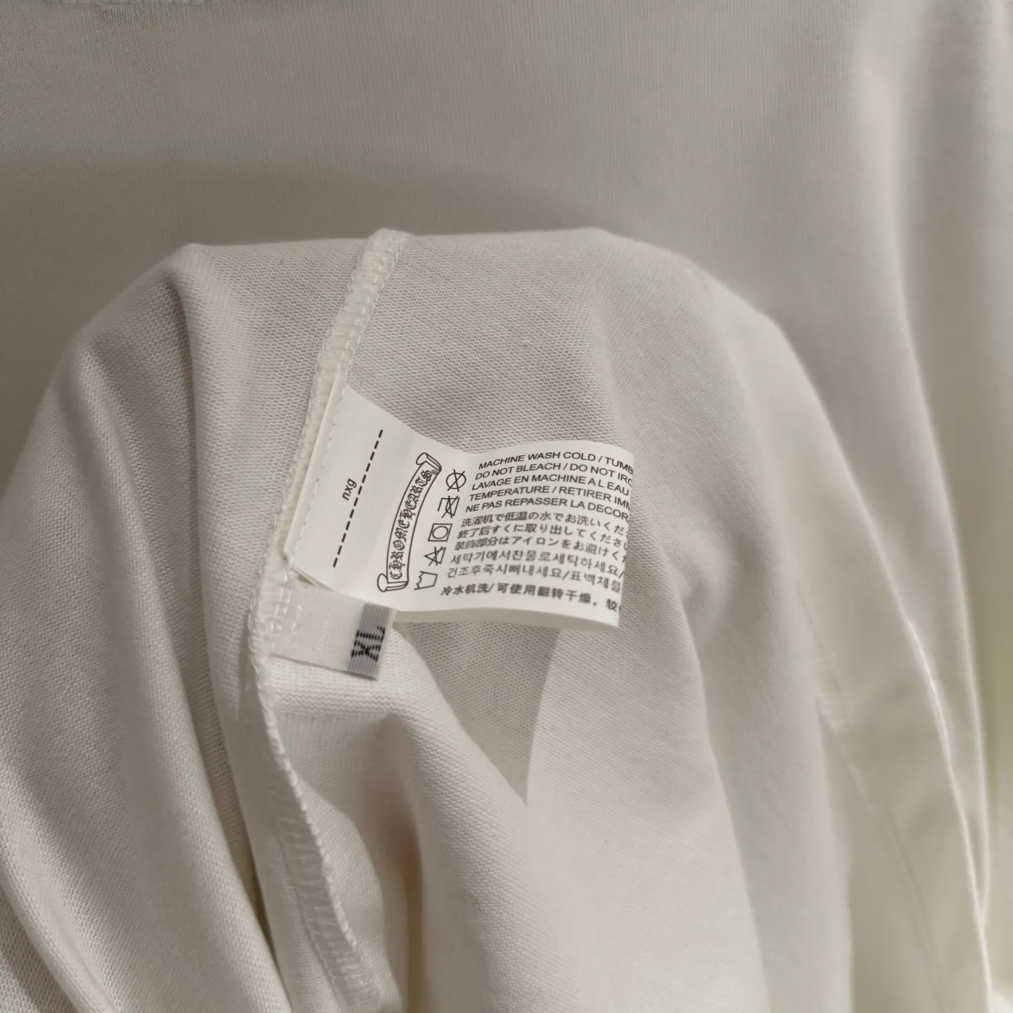 🅿️350 [Strict quality control] CH Croixin's new long-sleeved sweatshirt T-shirt. Heavy 420g double yarn fabric. Beaded and embroidered on the front. Wash the whole garment twice. Frayed and torn on all four sides. Heavy fabric. The neckline is made of icy Salona. Loose fit. Deep, wide and stylish. No deformation or shrinkage. Color: 3 colors, black, white and gray. Size: M-2xl